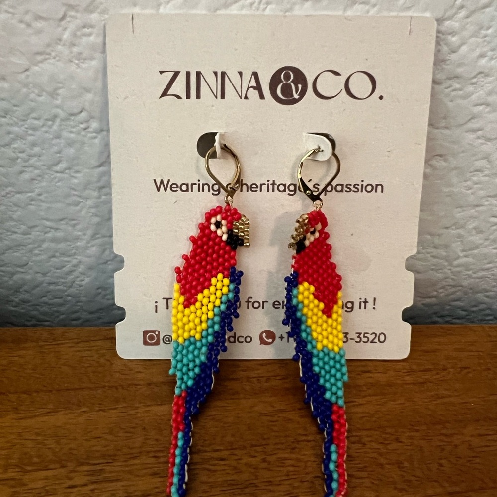 Macaw dangling earrings - NEW